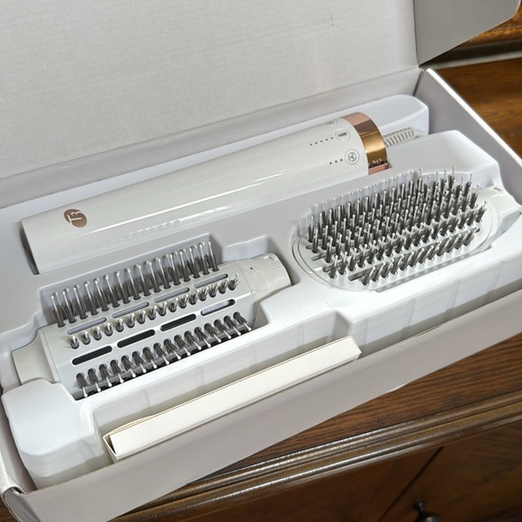 T3 Airebrush Duo Hair Tool. T3 Ionflow, 5 heat settings 3 speeds.  Award winning main image 8